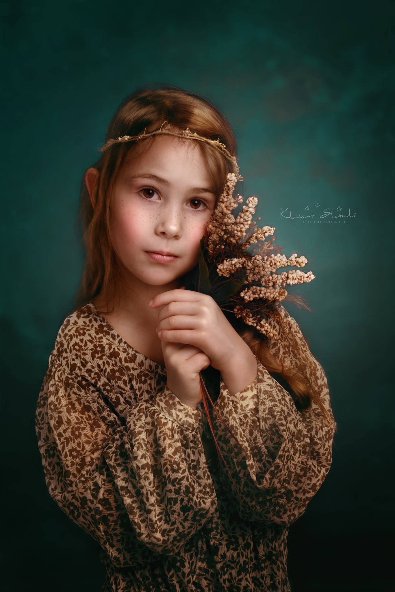 Fotografia fine art, retrato de menina com flores no Porto